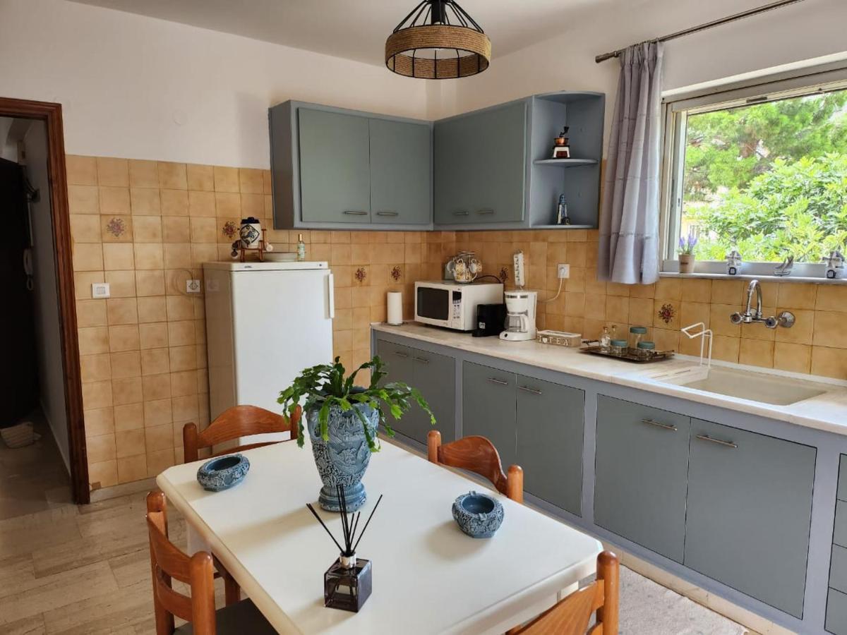 Queen Aspri Apartment 3' Min To The Beach! Антикира Экстерьер фото